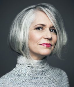 Photo credit https://www.hottesthaircuts.com/21-glamorous-grey-hairstyles-for-older-women